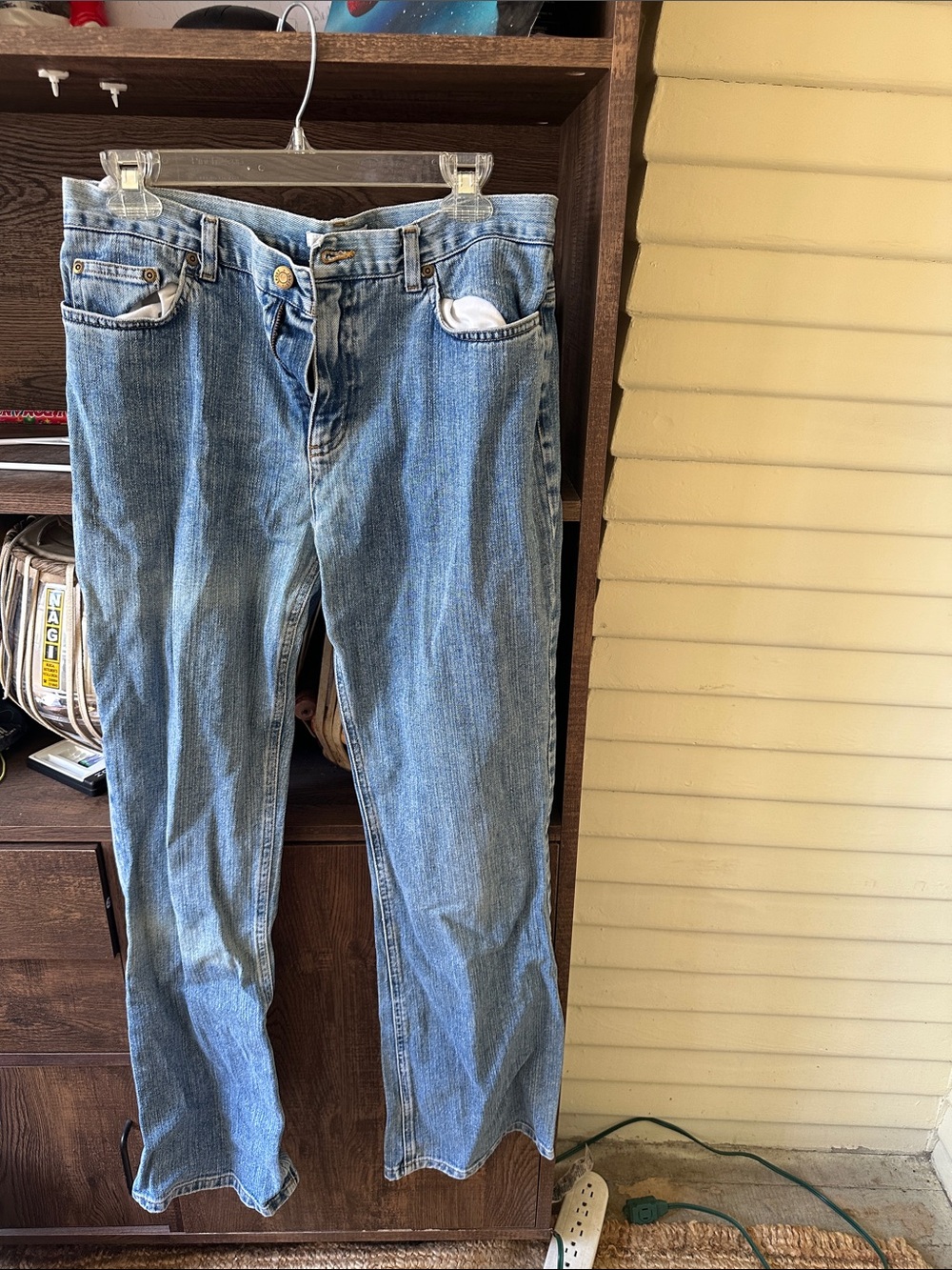 Women's Straight-Leg Jeans in Light Blue - Classic Everyday Fit